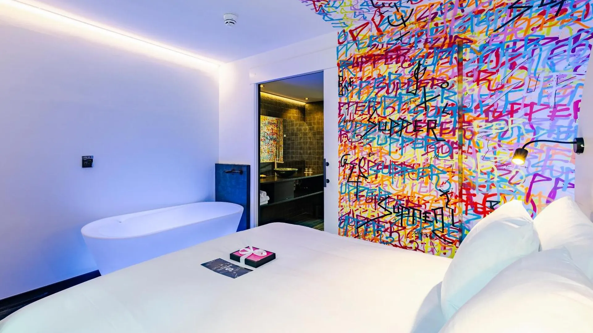 Supper Hotel Amsterdam 4*,